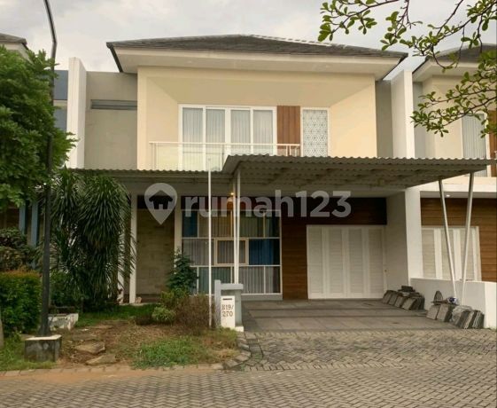 Modern Minimalist 2-Storey House at Royal Residence Surabaya Modern Minimalist 2-Storey House at Royal Residence Surabaya