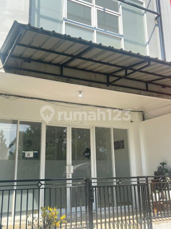 Ruko Terletak Di Perumahan Elit Cocok Untuk Usaha Cafe