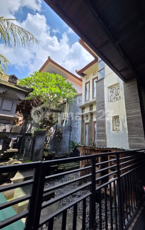 Rumah Bagus SHM di Pinggir Jalan Strategis Yn