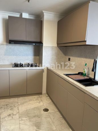 Disewakan Apartemen Simprug Indah Full Furnished, 3 Br, View Kota, Mewah