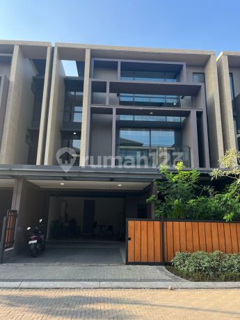 For Sale Exclusive House in Zora Bsd