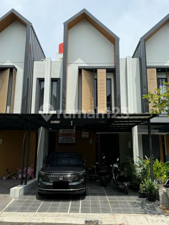 Rumah 2 Lantai Semi Furnished di Cluster Mahakam Jgc Jakarta Timur - Lokasi Sangat Strategis
