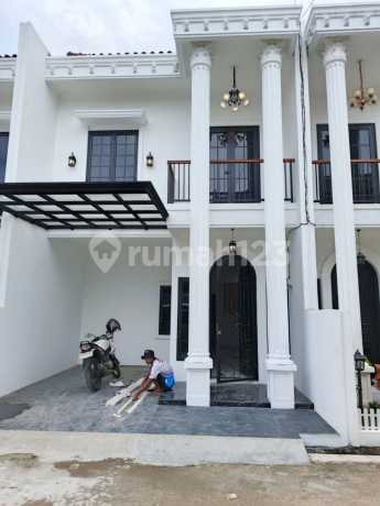 Rumah 2 Lantai Pinggir Jalan Raya, Premium Dekat Kemana Saja