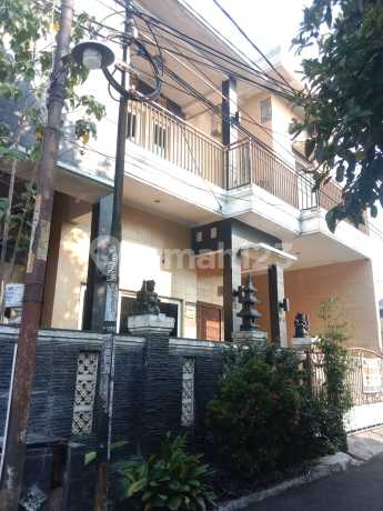 Rumah Mewah 2 Lantai Di Patria Jaya