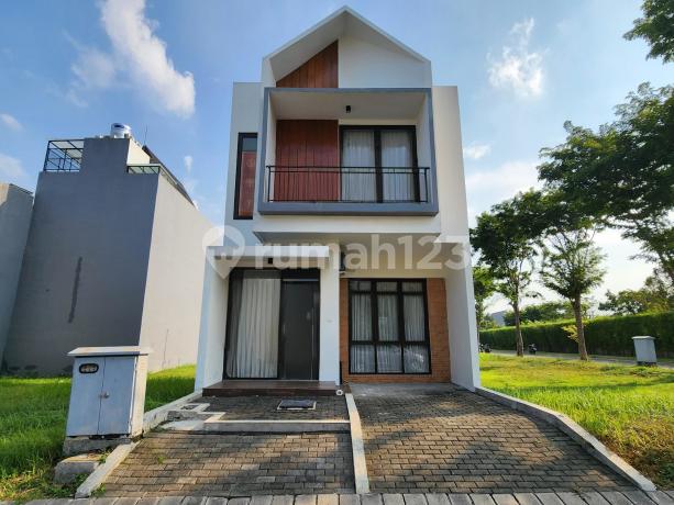 Dijual atau Disewakan Rumah 2 Lantai di Suvadiva Pakuwon City Dijual atau Disewakan Rumah 2 Lantai di Suvadiva Pakuwon City