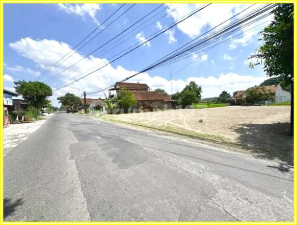 Dekat Bandara Adisucipto Kavling Hoek & Tengah di Jalan Raya Berbah