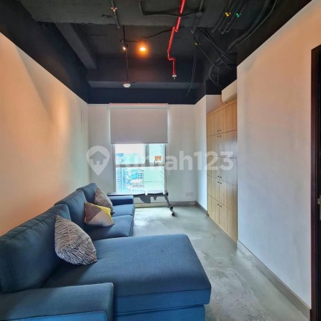 Apartemen Lantai Tinggi di Central Park, Jakarta Barat. Apartemen Lantai Tinggi di Central Park, Jakarta Barat.