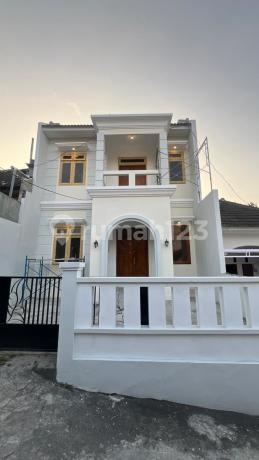 Rumah Sawojajar 2. Dua Lantai Design Gaya Classic Elegan