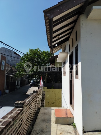 Jual Rumah dan Tanah Luas di Dekat Sumarecon Bandung