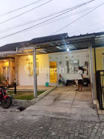 For Sale, Ready-to-Live House in The Green Hill Residence, Strategic Location in Depok