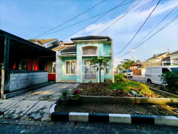 For Sale Ready-to-Occupy House Located at the Corner - Panorama Sepatan