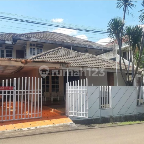 Rumah Lama Dan Terawat Di Cireundeu, Lebak Bulus