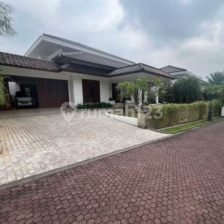 Rumah Siap Huni dengan Fasilitas Swimming Pool di Pejaten Barat