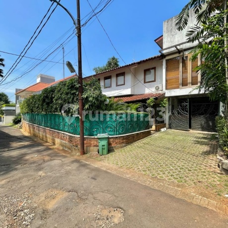 Rumah dengan Swimming Pool di Wisma Subud, Cilandak, Jaksel