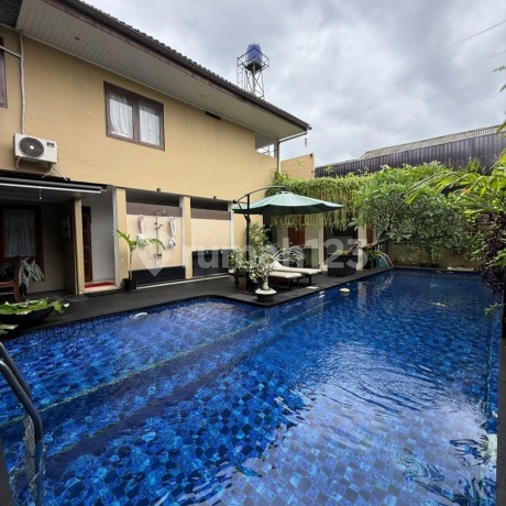 Rumah dengan Swimming Pool di Bintaro Sektor Jaya 3