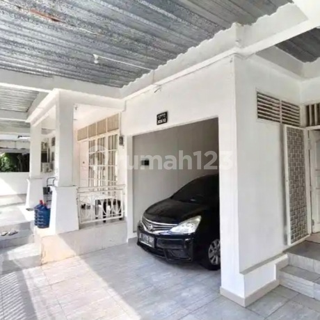 Ready-to-Live House Located on a Hook Road, Bintaro Jaya Sector 9 Ready-to-Live House Located on a Hook Road, Bintaro Jaya Sector 9