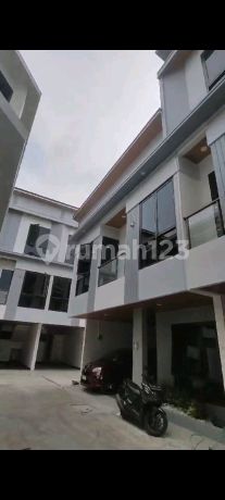Rumah Design Kekinian 3 Lantai di Johar Baru Jakarta Pusat Rumah Design Kekinian 3 Lantai di Johar Baru Jakarta Pusat