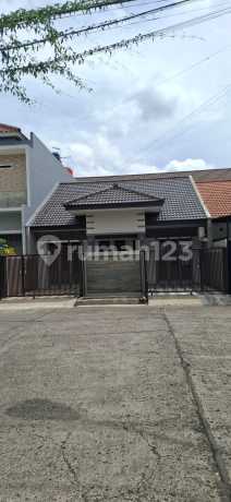 Comfortable Ready-to-Occupy House in Taman Holis Indah, Bandung Comfortable Ready-to-Occupy House in Taman Holis Indah, Bandung