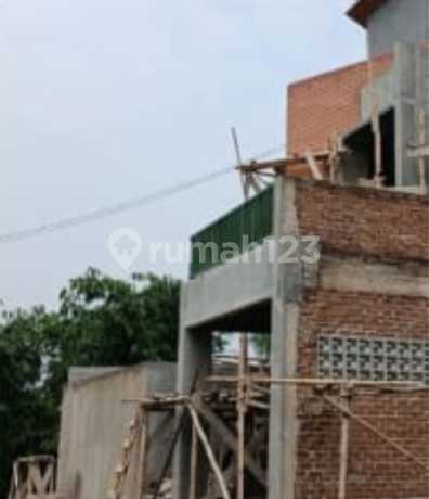 Rumah Baru Fasilitas Kolam Renang di Lembah Hijau Cihanjuang, Parongpong, Bandung Barat