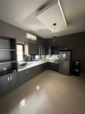 Rumah Full Furnished Maple Town House, Dekat Gateway Apartement