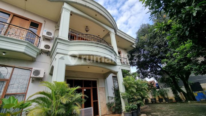 Rumah Bagus dengan Paviliun Mewah di Cibubur Rumah Bagus dengan Paviliun Mewah di Cibubur