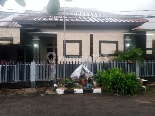 Rumah Strategis Komplek Ui Pancoran Mas Depok Rumah Strategis Komplek Ui Pancoran Mas Depok