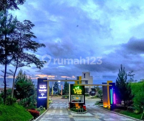 Dijual Rumah Semi Villa Strategis Dengan Pemandangan Gunung