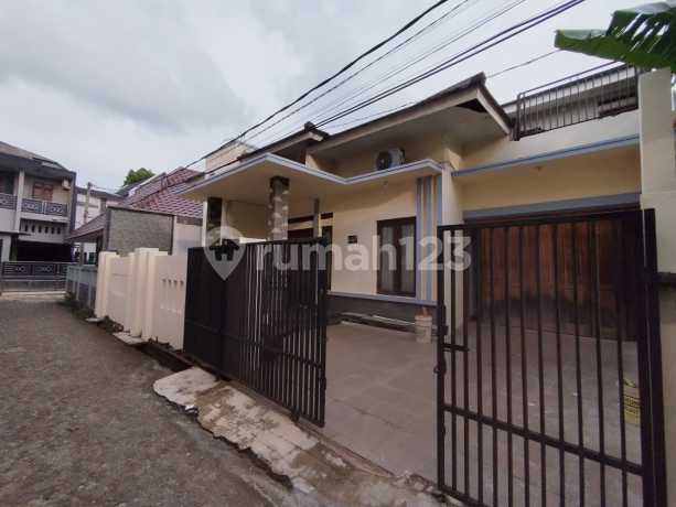 Rumah Mewah Luas 225m² Di Panorama Alam Cilangkap - Siap Huni, 3 Kamar Tidur,shm