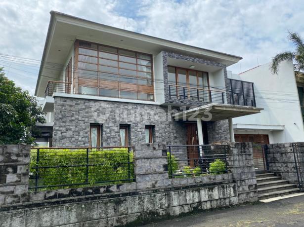 Dijual Rumah Elite dan Strategis, di Griya Bantar Sentosa #Wy28