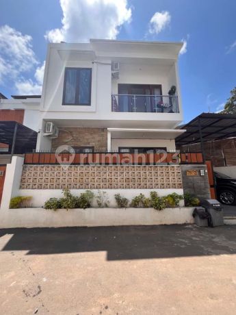Dijual Rumah 2 Lantai Terawat Dengan Elektronik di Taman Griya Jimbaran