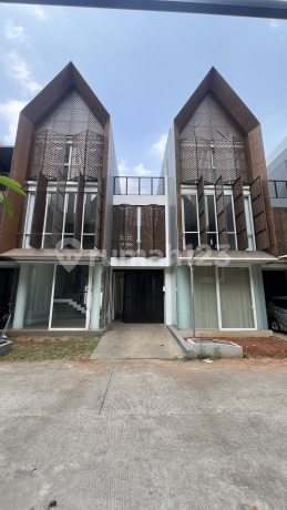 Rumah 3 Lantai di pejaten Mepet TB Simatupang Jakarta Selatan