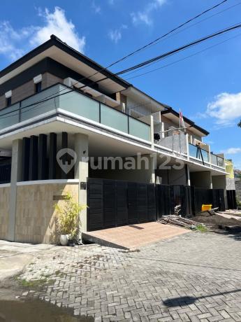 Rumah Mewah Siap Huni Di Tengah Kotasurabaya Rumah Mewah Siap Huni Di Tengah Kotasurabaya