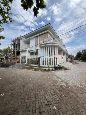 Rumah 2 Lantai di Rungkut Harapan Surabaya Rumah 2 Lantai di Rungkut Harapan Surabaya