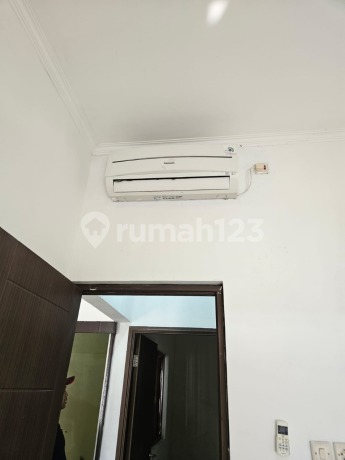 Rumah Butuh Minim Renovasi Unfurnished Ciputat, Tangerang Selatan SHM