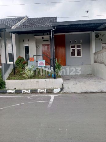 Rumah Murah Dekat Uns Rumah Bagus SHM di no. 76 - 78, Jl. Lawu Raya, Jeruksawit, Gondangrejo, Karanganyar, Jawa Tengah, Indonesia, 57188, Gondangrejo Rumah Murah Dekat Uns Rumah Bagus SHM di no. 76 - 78, Jl. Lawu Raya, Jeruksawit, Gondangrejo, Karanganyar, Jawa Tengah, Indonesia, 57188, Gondangrejo