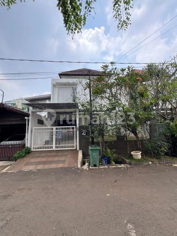 Turun Harga! Rumah 237 M2 di Jl Loka Indah, Kalibata, Pancoran