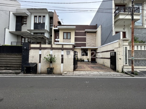 Minimalist Design House in Tebet Menteng Dalam with 2-Car Road Access