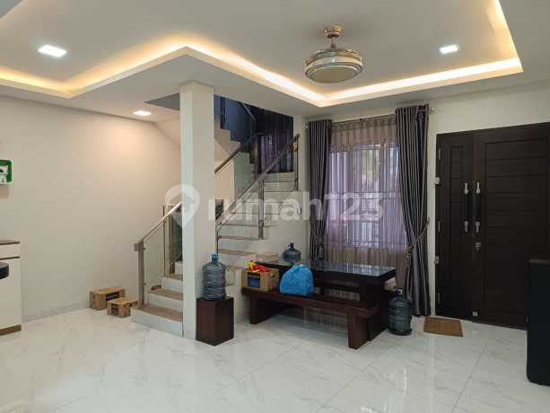 Rumah 3 Lantai Oceanic Bliss Cluster Modern Batam Centre, Batam