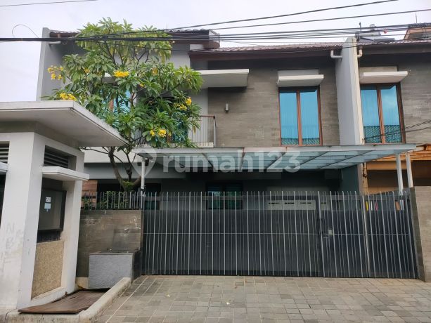 Dijual Rumah Modern Minimalis di Komp Perumahan Elite Cipinang