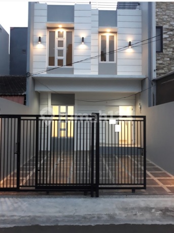 Dijual Rumah Brand New Modern Minimalis 2,5 Lantai. Bebas Banjir. One Gate System