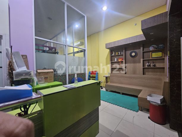 Investasi Bagus di Lokasi Strategis, Traffic Pengunjung Tinggi. Dijual Ruko 4 Lantai di Kirana Boutique Office. Dekat dengan Pusat Perkantoran, Restoran dan Mall Bella Terra. Investasi Bagus di Lokasi Strategis, Traffic Pengunjung Tinggi. Dijual Ruko 4 Lantai di Kirana Boutique Office. Dekat dengan Pusat Perkantoran, Restoran dan Mall Bella Terra.