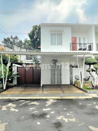 House Position Hook, 2-Storey Building with SHM in Bintaro Residence House Position Hook, 2-Storey Building with SHM in Bintaro Residence