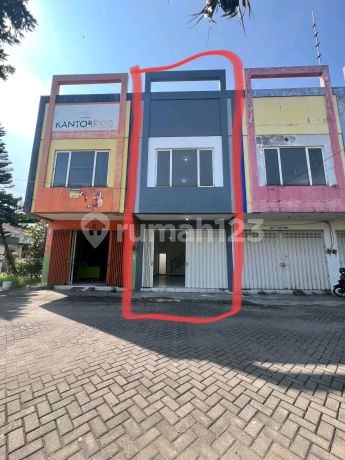 Terletak Di Commercial Area Miliki Ruko Green Mansion A1-04 Sidoarjo Terletak Di Commercial Area Miliki Ruko Green Mansion A1-04 Sidoarjo