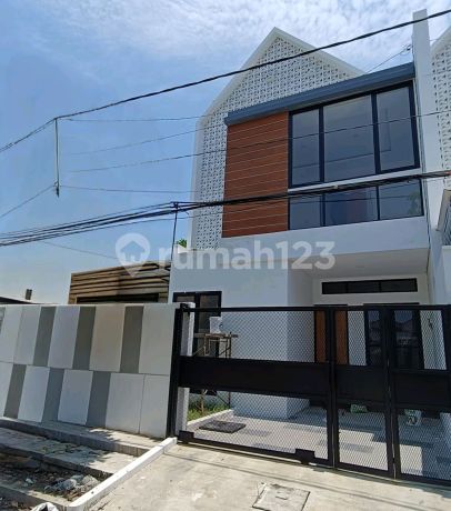 Dijual Rumah Cantik dan Baru di Perumahan Gading Pantai Surabaya