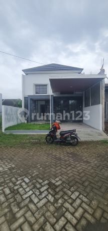 Dijual Rumah.l Di Perumahan Grand Royal Regency Wage Taman Sidoarjo Rumah Bagus SHM di Cluster Bougenville, Grand Royal Regency, Wage, Taman, Sidoarjo, Jawa Timur, Indonesia, 61257, Taman Dijual Rumah.l Di Perumahan Grand Royal Regency Wage Taman Sidoarjo Rumah Bagus SHM di Cluster Bougenville, Grand Royal Regency, Wage, Taman, Sidoarjo, Jawa Timur, Indonesia, 61257, Taman