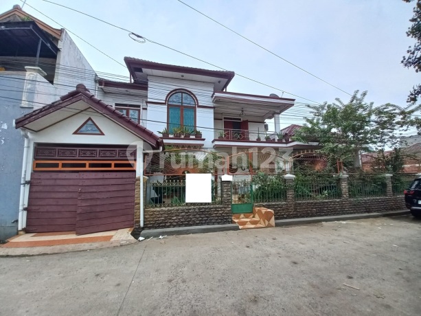 Rumah 2 Lantai Luas 266 Bangunan Bagus di Villa Pertiwi Depok