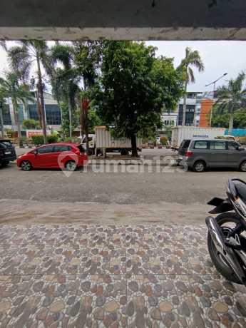 Ruko Bagus dan Strategis Tengah Kota , 4 Lantai Full Siap Pakai, Lebih Tinggi Dari Jalan, Row Depan Luas, Lengkap dengan Ruang Kantor, Kamar Tidur , Kamar Mandi Setiap Lantai.