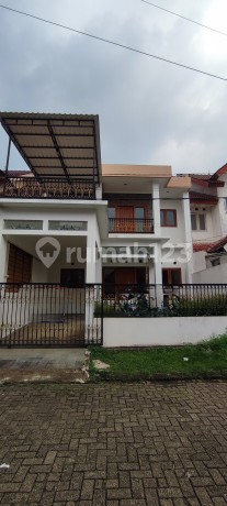 Rumah 2 lantai  3 kamar di Bogor Lakeside