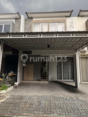 For Sale - Comfortable House in Fortune Terrace, Graha Raya