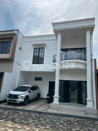 Rumah Mewah American Classic di Townhouse Taman Cimanggu Rumah Mewah American Classic di Townhouse Taman Cimanggu